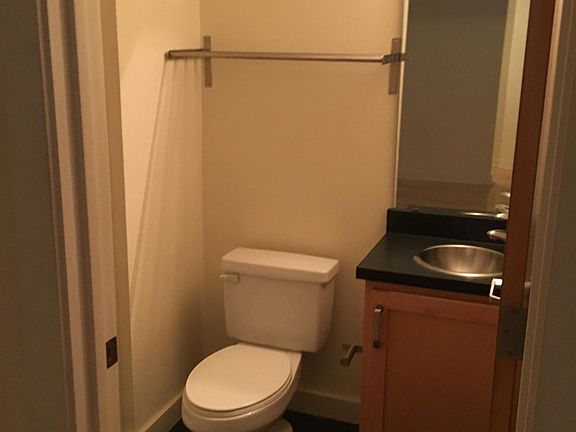 4th image of 921 Olive St