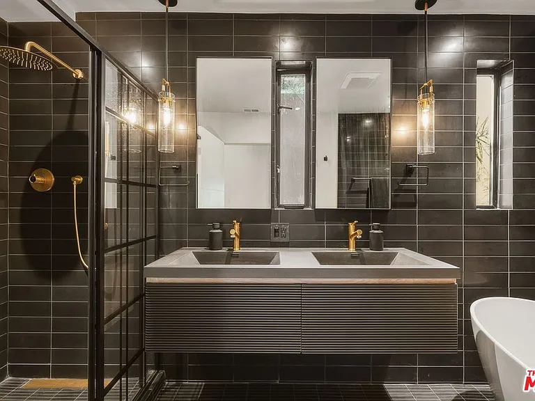 3601 Dixie Canyon Pl — Photo 14