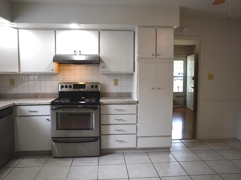 1404 Glendale Dr — Photo 12