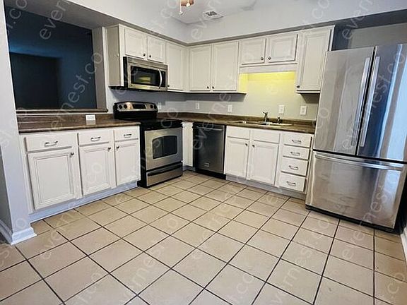 3rd image of 143 Academy Sq