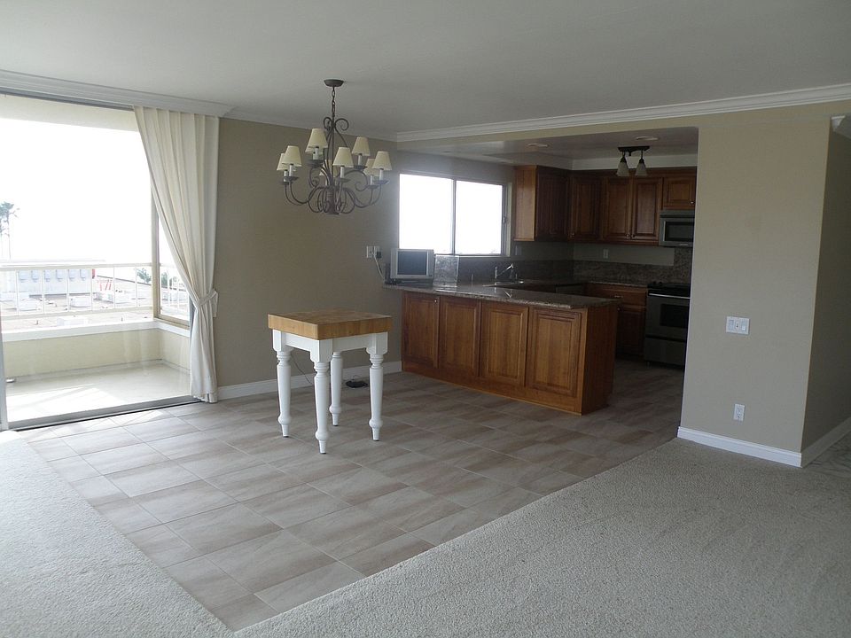 Dining Area & Kitchen