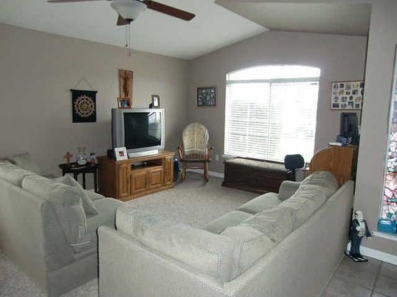 2nd image of 800 Gateway Dr
