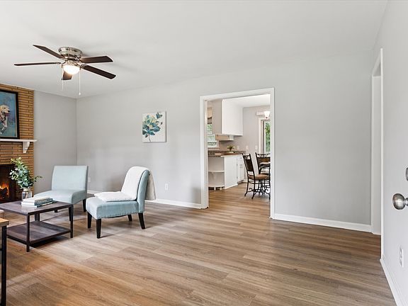 4th image of 304 Harwood Dr #1