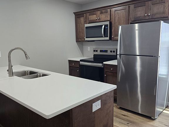4th image of 402 E 18th St #A