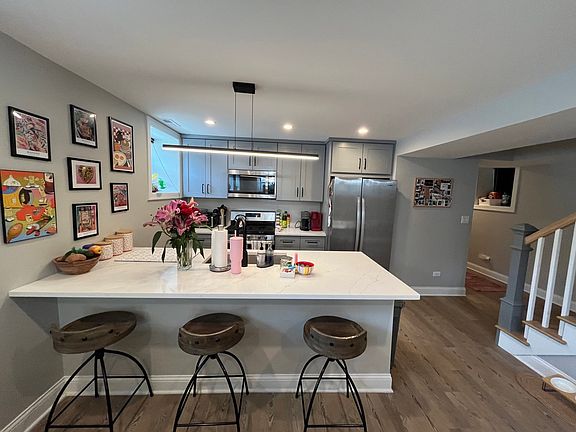 2nd image of 1101 W Cornelia Ave #B