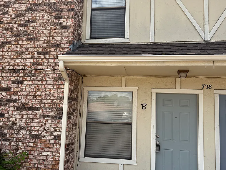 730 Bluebonnet Dr #B — Photo 1
