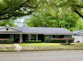 1111 Lynnwood Dr, Carthage, TX 75633