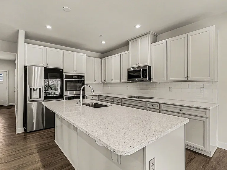 1049 Mountain View Dr — Photo 16