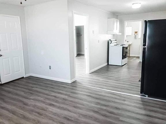 4th image of 1125 Main St