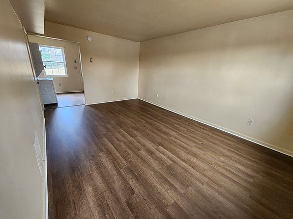 2nd image of 710 Conway St NE #710