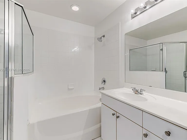 8900 NE 8th Ave #1107 — Photo 3