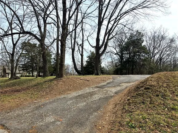 4319 E 56th St, Kansas City, MO 64130