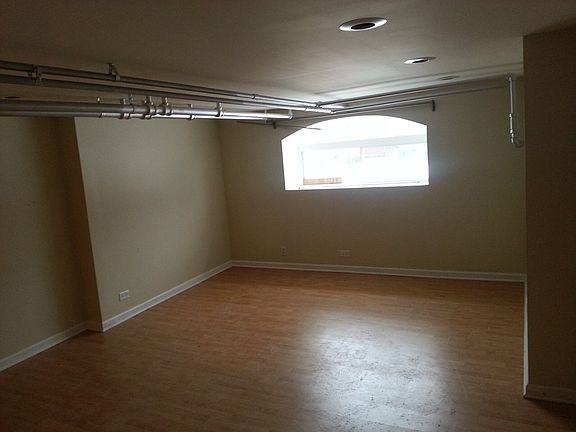 2nd image of 4037 W Oakdale Ave
