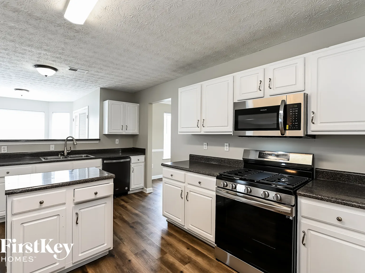 4 bed, 3.0 bath, 2514 sqft, $2,765 — Photo 4