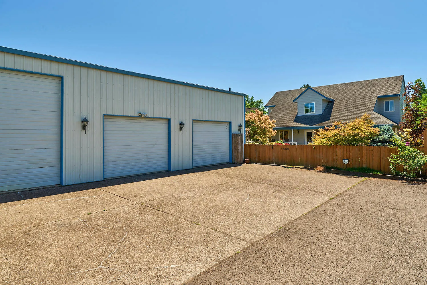 1440 NE Sunrise Ln photo 1
