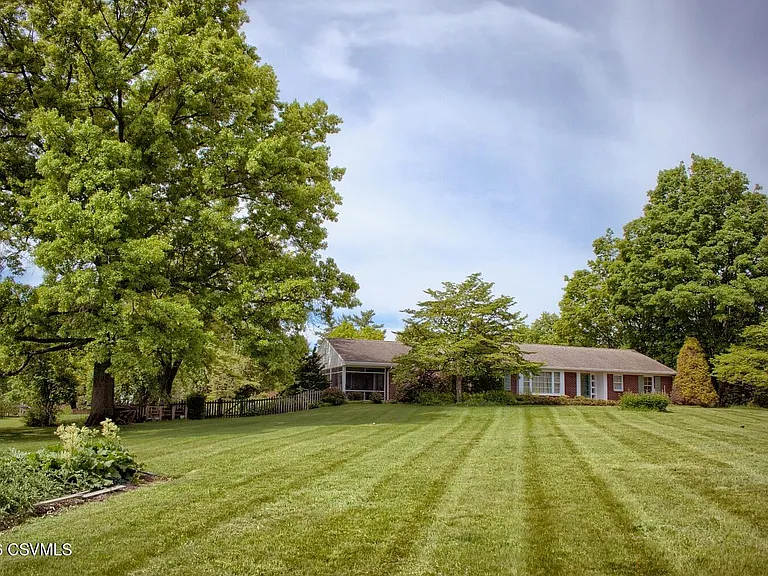 195 Fairmount Dr — Photo 2