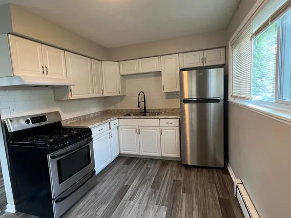 2848 101st Pl APT 4, Highland, IN 46322