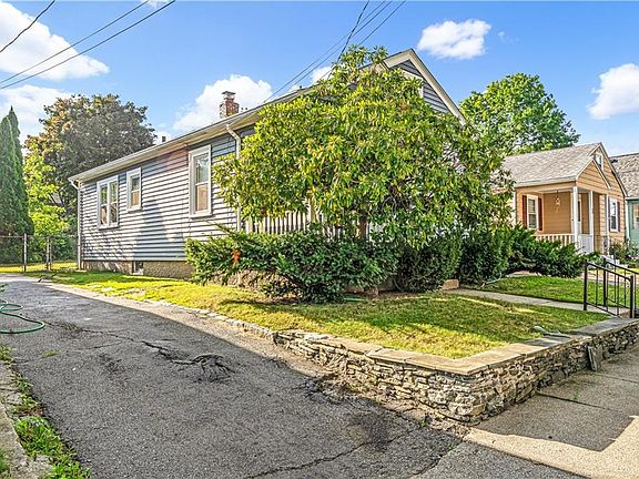 3rd image of 30 Iona St