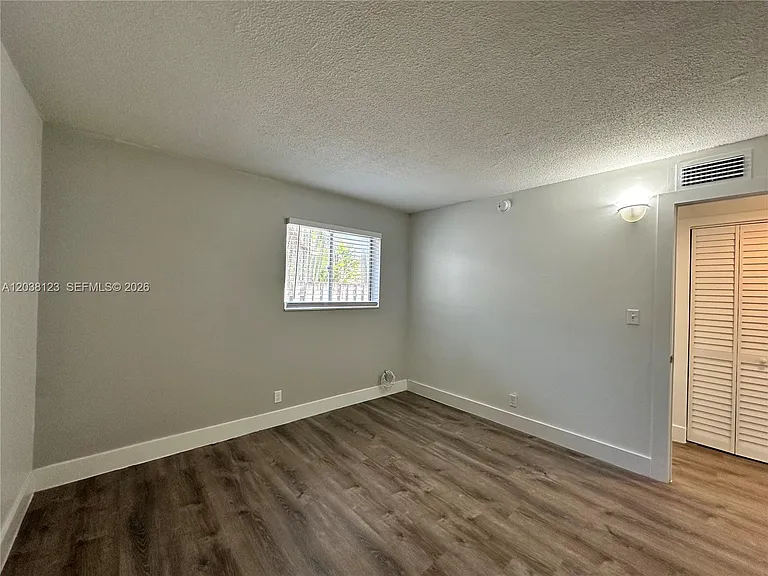 2325 Arthur St #6 — Photo 13
