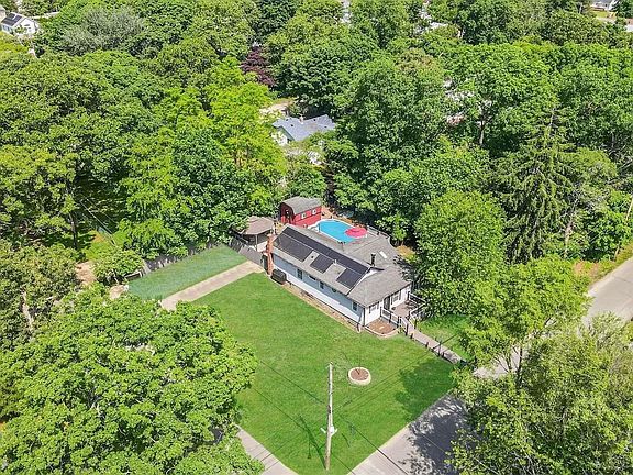 2nd image of 84 Huguenot Drive