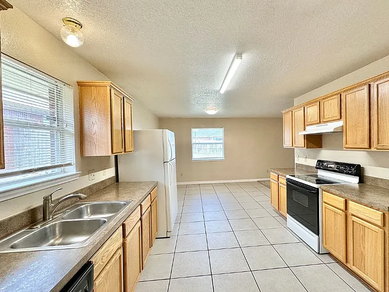 4405 Hondo Dr — Photo 8