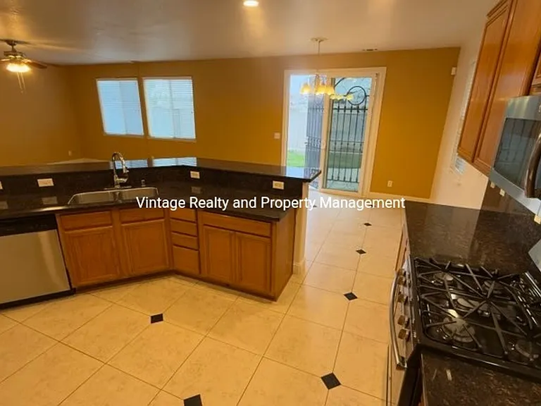 244 Lazy Ridge Ave — Photo 10