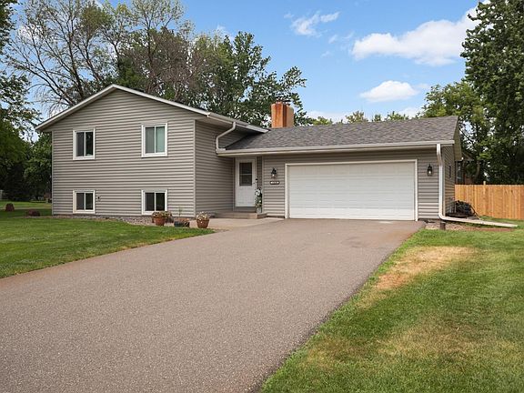 3rd image of 12420 Pineview Trl
