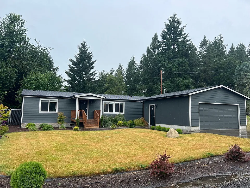 900 NW Peacock Ln