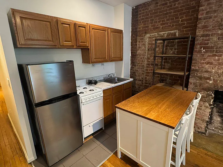449 W 37th St #2FE — Photo 5