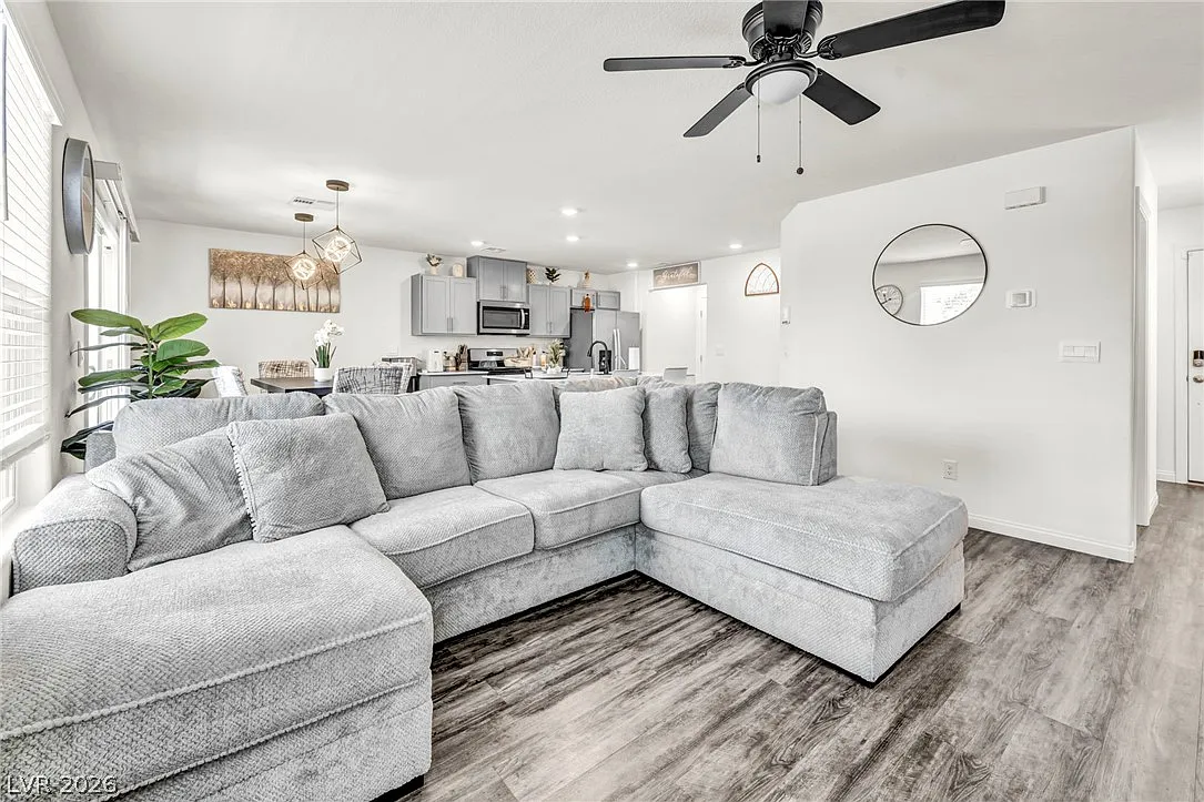 4 bed, 2.5 bath, 1554 sqft, $2,505 — Photo 4