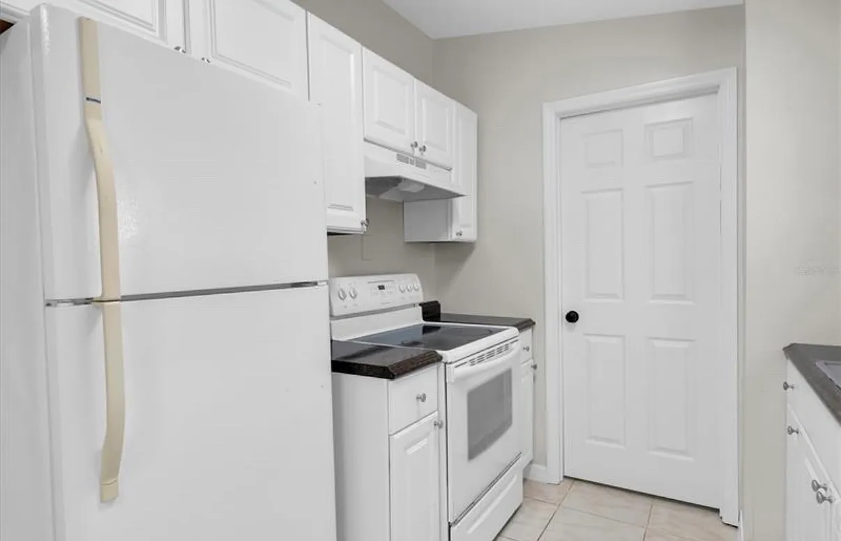 2 bed, 723 sqft, $2,100 — Photo 4