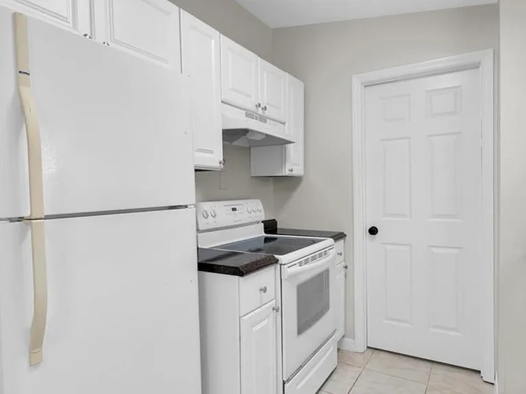 450 Davison Ave NE — Photo 4