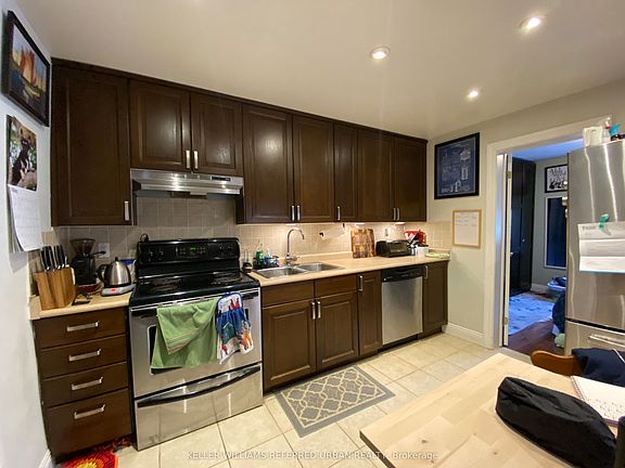 3rd image of 429 Ossington Ave