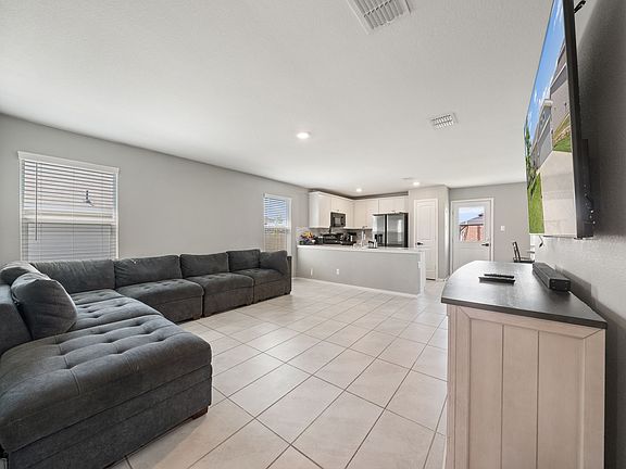 2nd image of 2712 Starwater Dr