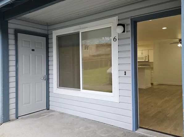 1110 29th St #6, Anacortes, WA 98221