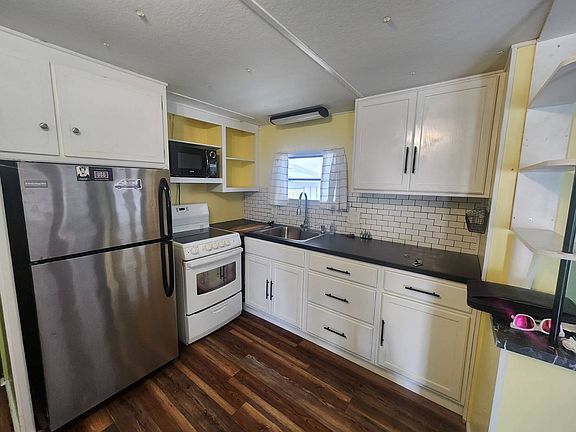 5th image of 39 Forest Ln