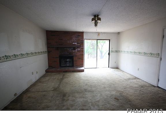 3rd image of 2504 Hidden Valley Dr
