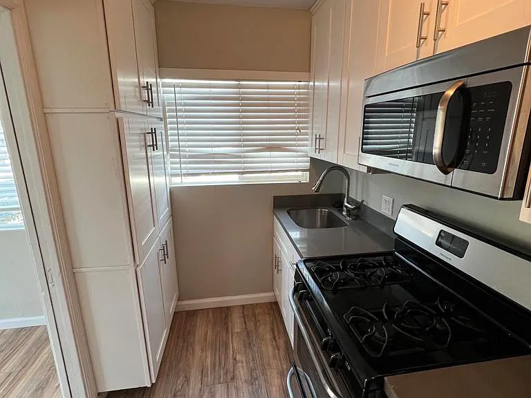 527 Dewey St — Photo 3