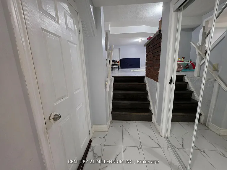 23 Malcolm Cres — Photo 12