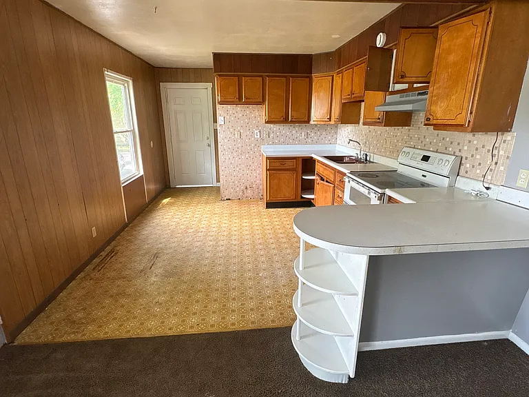 142 Saint Barbara Ln — Photo 2