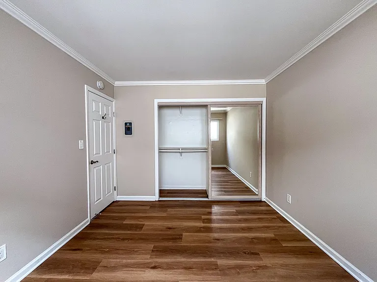 221 Sheldon St — Photo 28