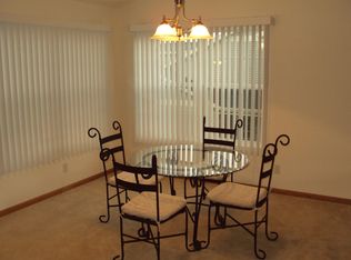 946 Kelly Ln, Sycamore, IL 60178