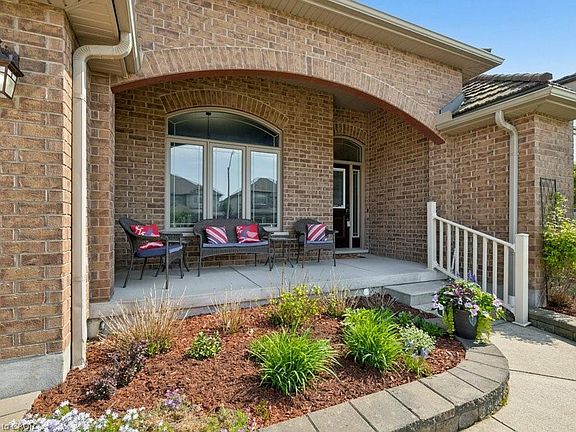4th image of 366 Townsend Dr