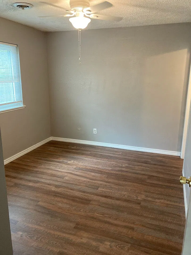 Pre-Leasing - June 6, 2027 - Modern Style Home Minutes From Campus And Downtown Fayetteville — Photo 2