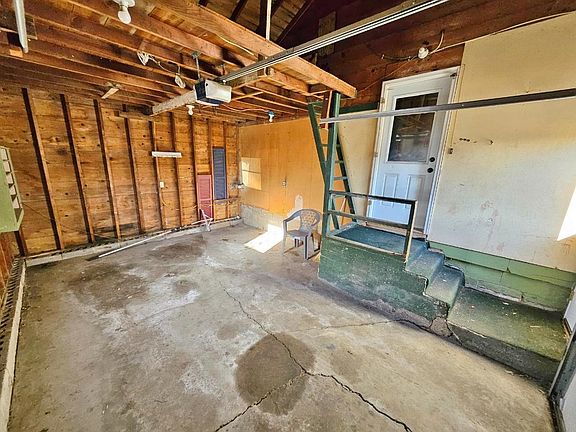 4th image of 520 2nd Ave SE