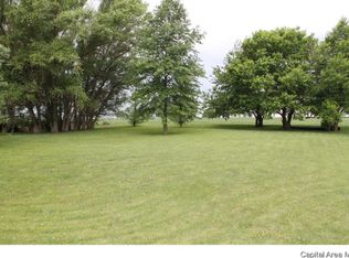 68 Michele Dr, Pawnee, IL 62558