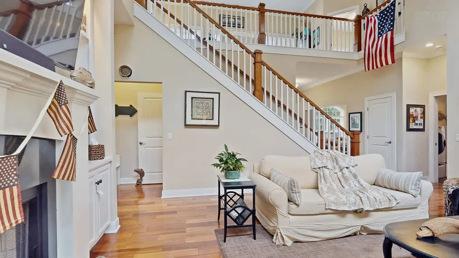 6 bed, 4.0 bath, 3433 sqft, $13,283 — Photo 3