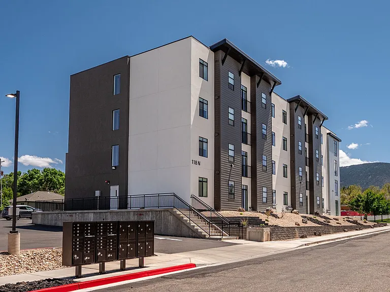118 N 400 W — Photo 4
