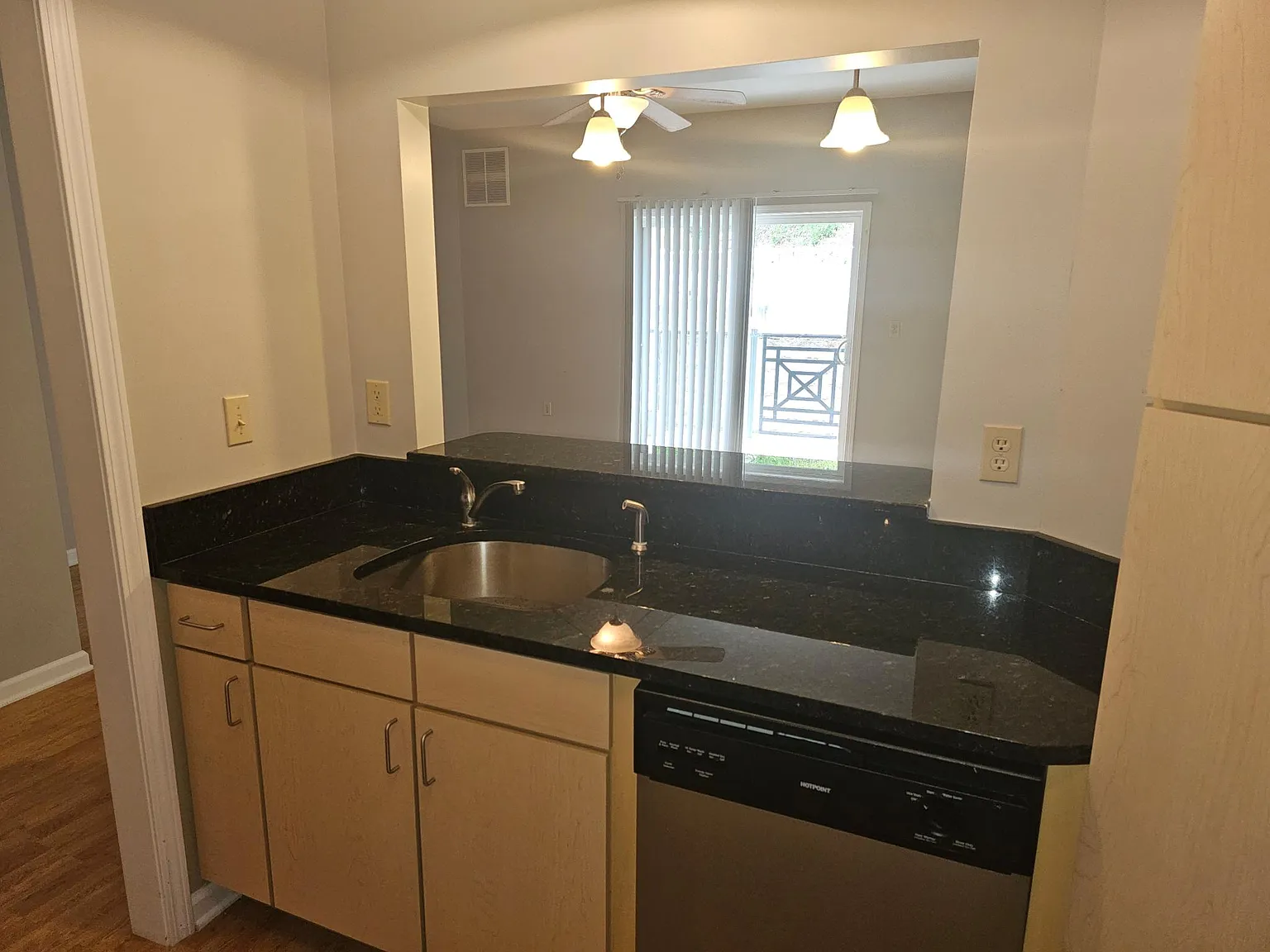 1 bed, 830 sqft, $1,190 — Photo 4