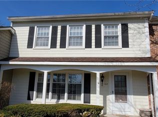 122 New Wickham Dr, Penfield, NY 14526